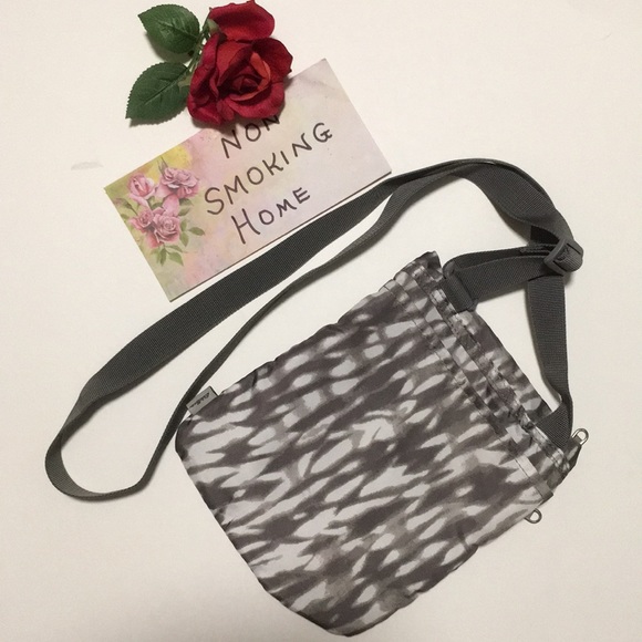 EDDIE BAUER BAG NWOT MESSENGER PURSE CROSSBODY ANIMAL PRINT - Picture 3 of 8